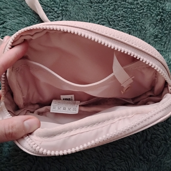 Reebok Belt Bag Crossbody Bag Women's - Picture 4 of 4